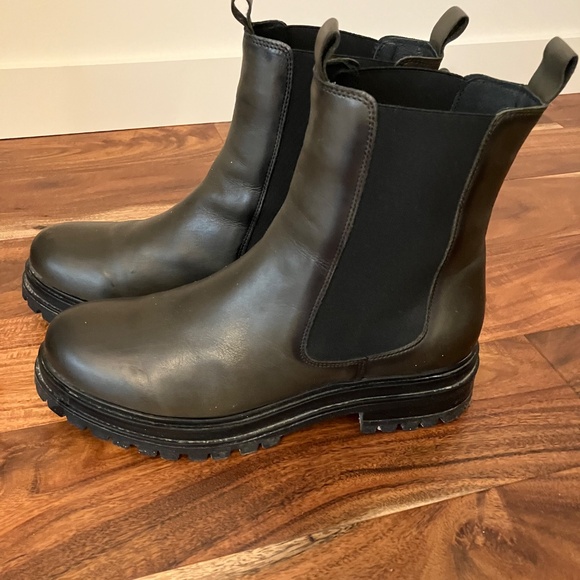 Boots - Picture 5 of 7